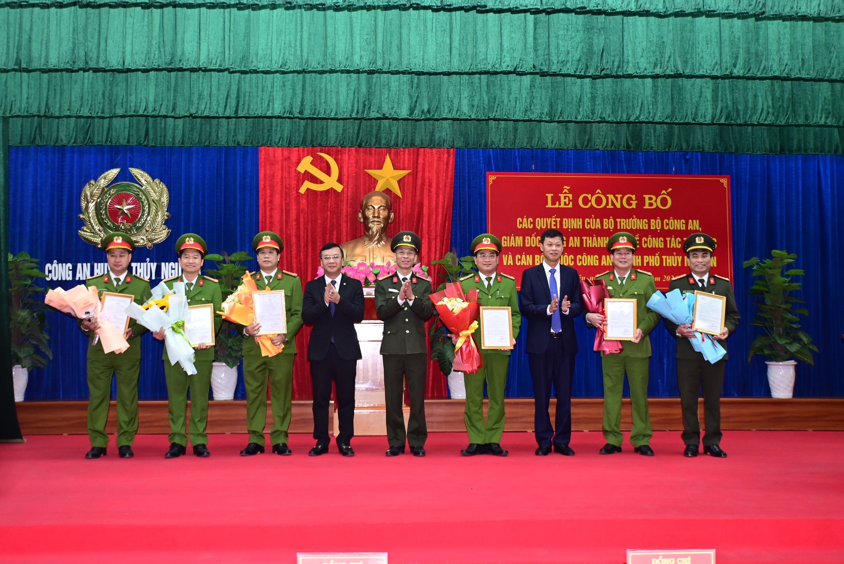 Công bố Quyết định về công tác tổ chức và cán bộ thuộc Công an thành phố Thuỷ Nguyên